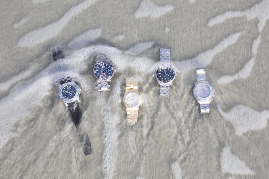 Anova Chicago: Dive vs. Field Watches – A Legacy of Precision and Durability